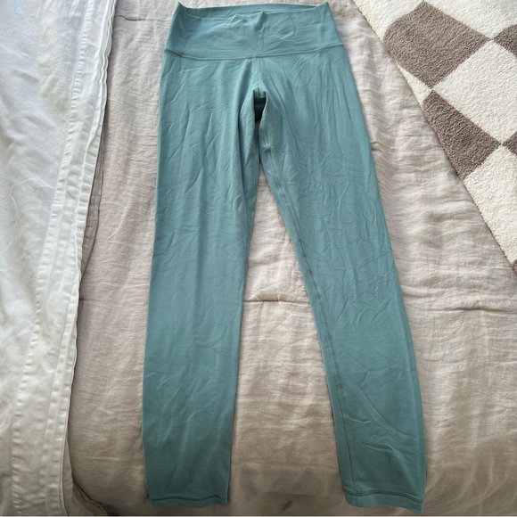 Aritzia TNABUTTER Atmosphere Hi-Rise 7/8 Legging in Yucca Green - Picture 2 of 6